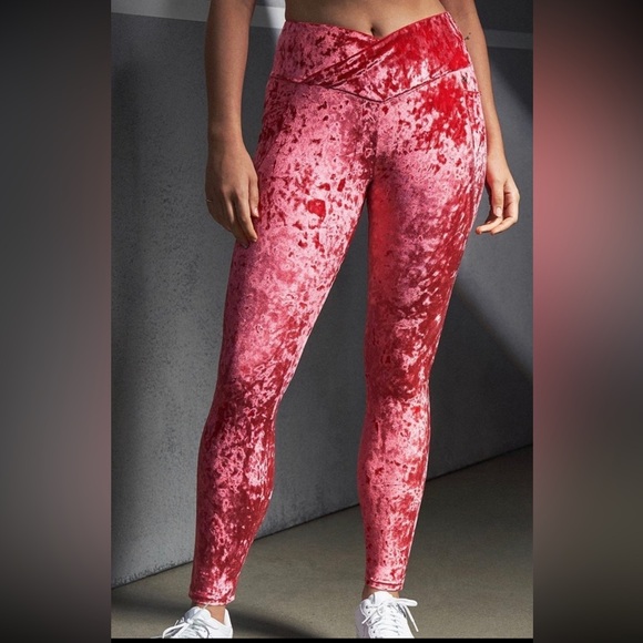 NWT Fabletics Leggings Crossover Crushed Velour Leggings Strawberry Red Women M - Picture 1 of 4